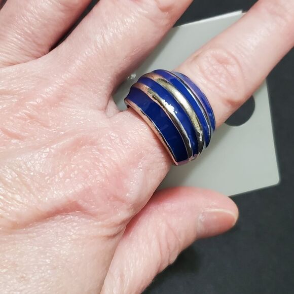 **Final Sale** Silver tone blue enamel ring Size 8 - Picture 2 of 6